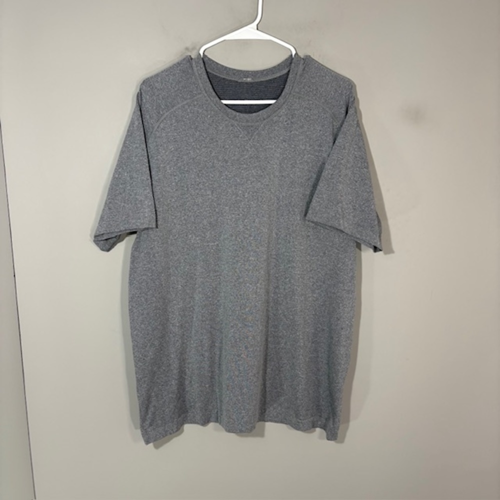Lululemon Athletica Shirt Mens XL Gray Short Sleeve Crewneck Tee Logo Tagless